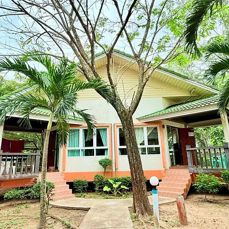 Lanta Palm Beach Resort , Beach Bungalow - Koh Lanta Exterior foto