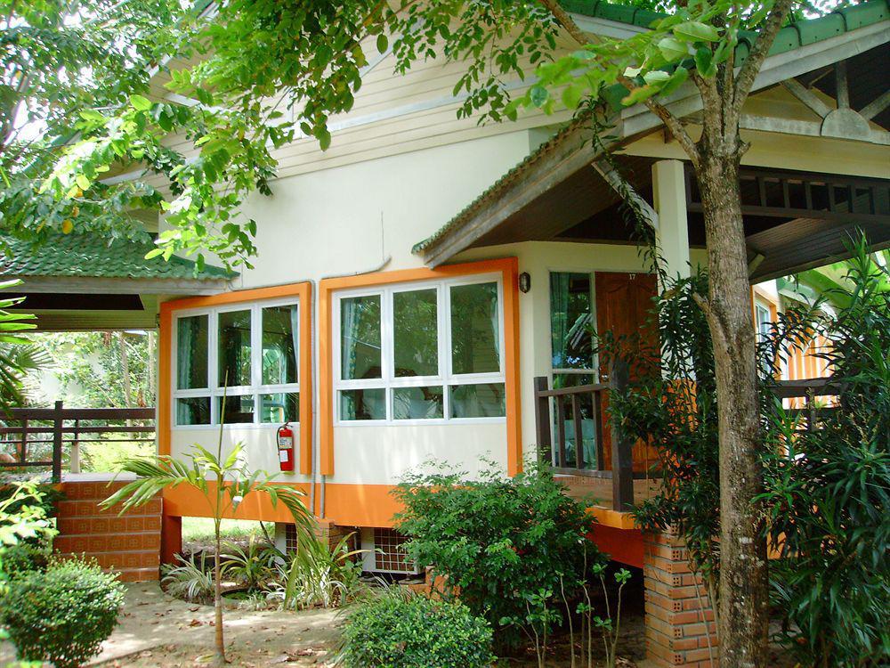 Lanta Palm Beach Resort , Beach Bungalow - Koh Lanta Exterior foto