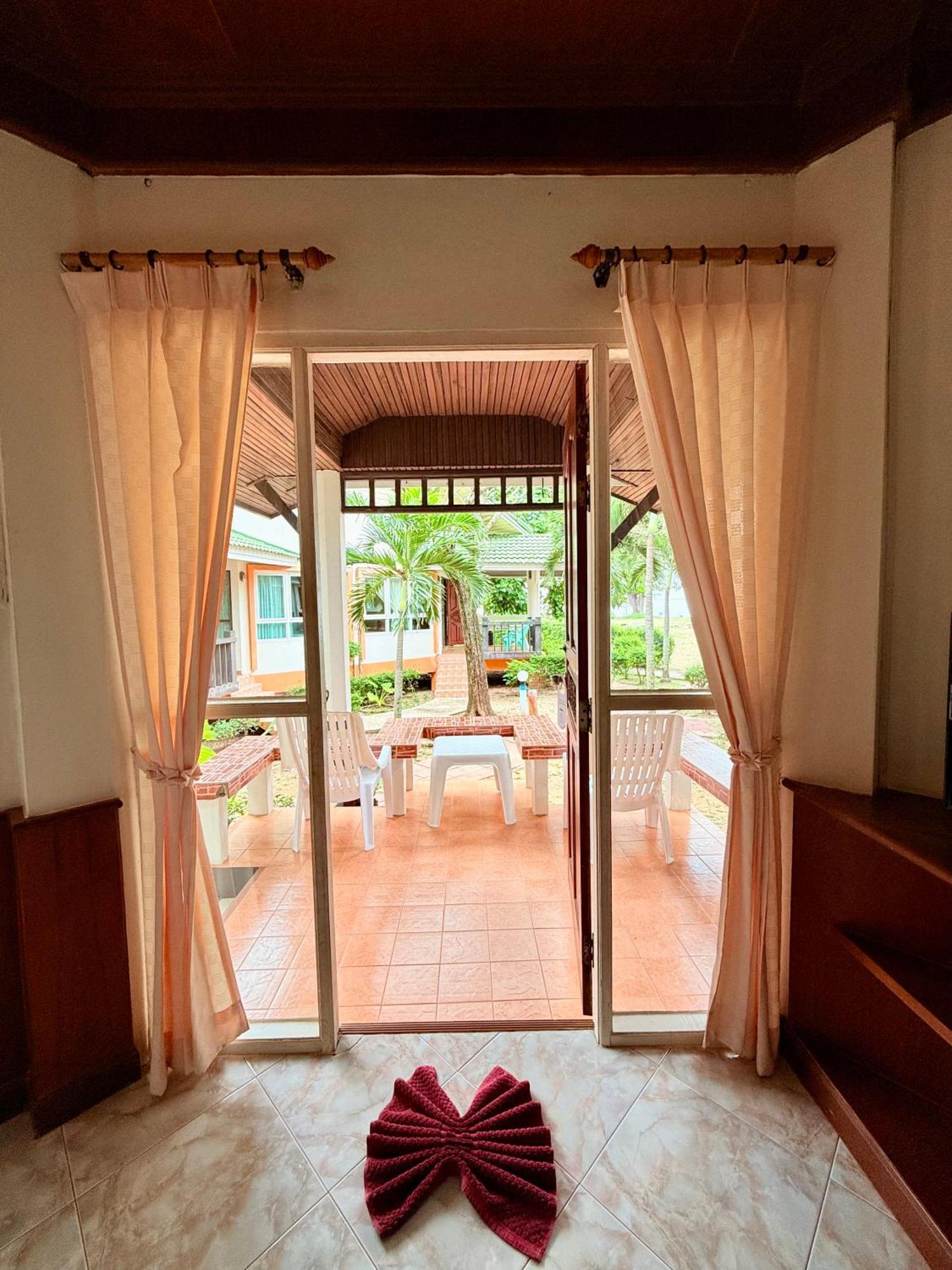 Lanta Palm Beach Resort , Beach Bungalow - Koh Lanta Exterior foto