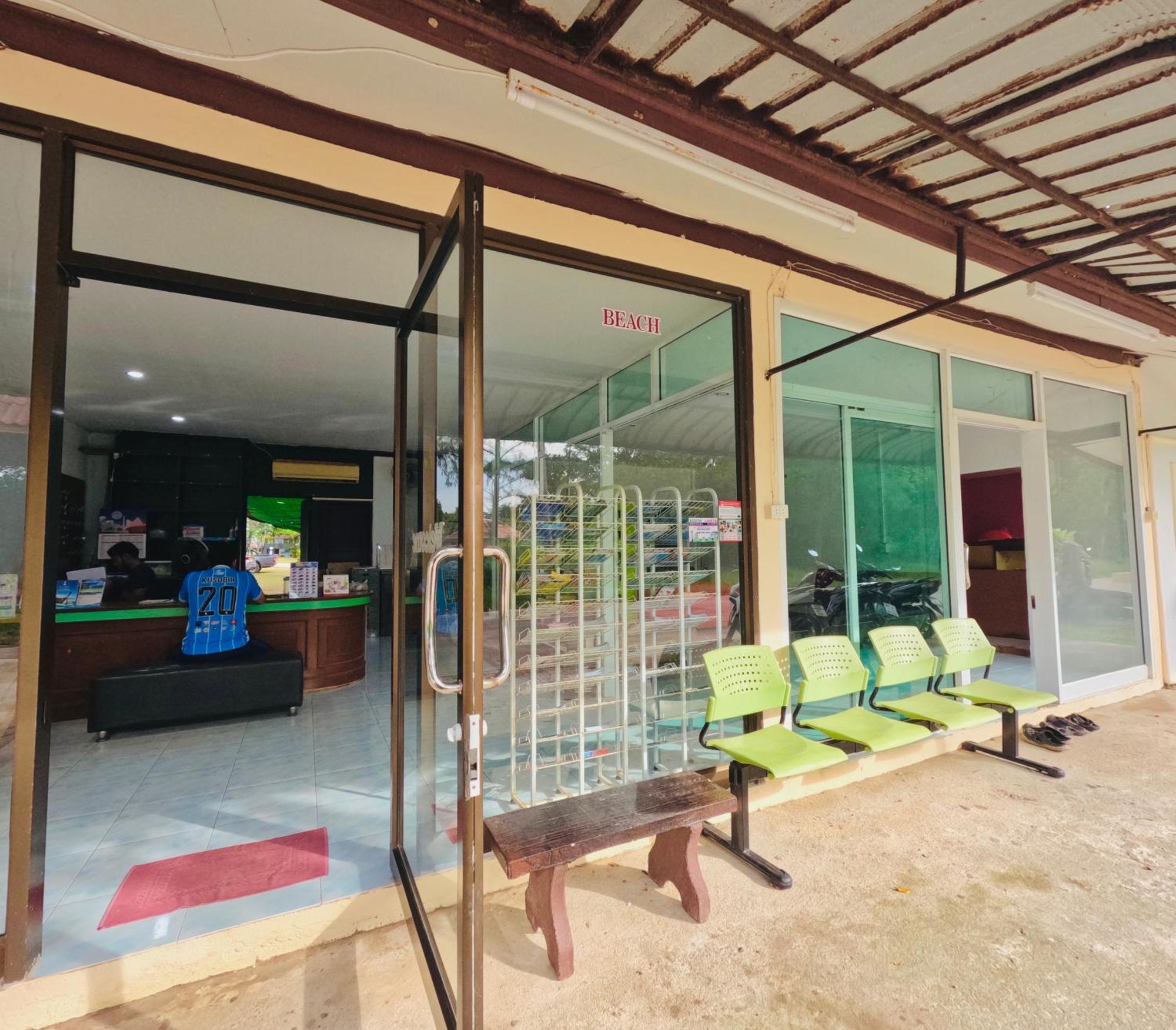 Lanta Palm Beach Resort , Beach Bungalow - Koh Lanta Exterior foto