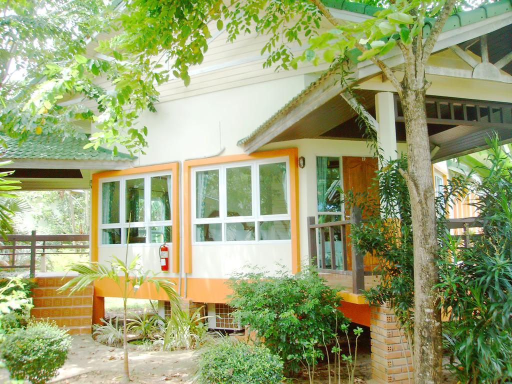 Lanta Palm Beach Resort , Beach Bungalow - Koh Lanta Exterior foto