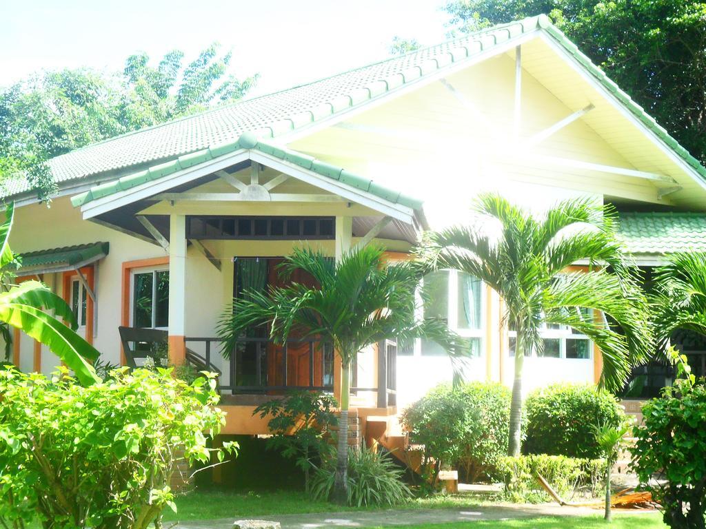Lanta Palm Beach Resort , Beach Bungalow - Koh Lanta Exterior foto