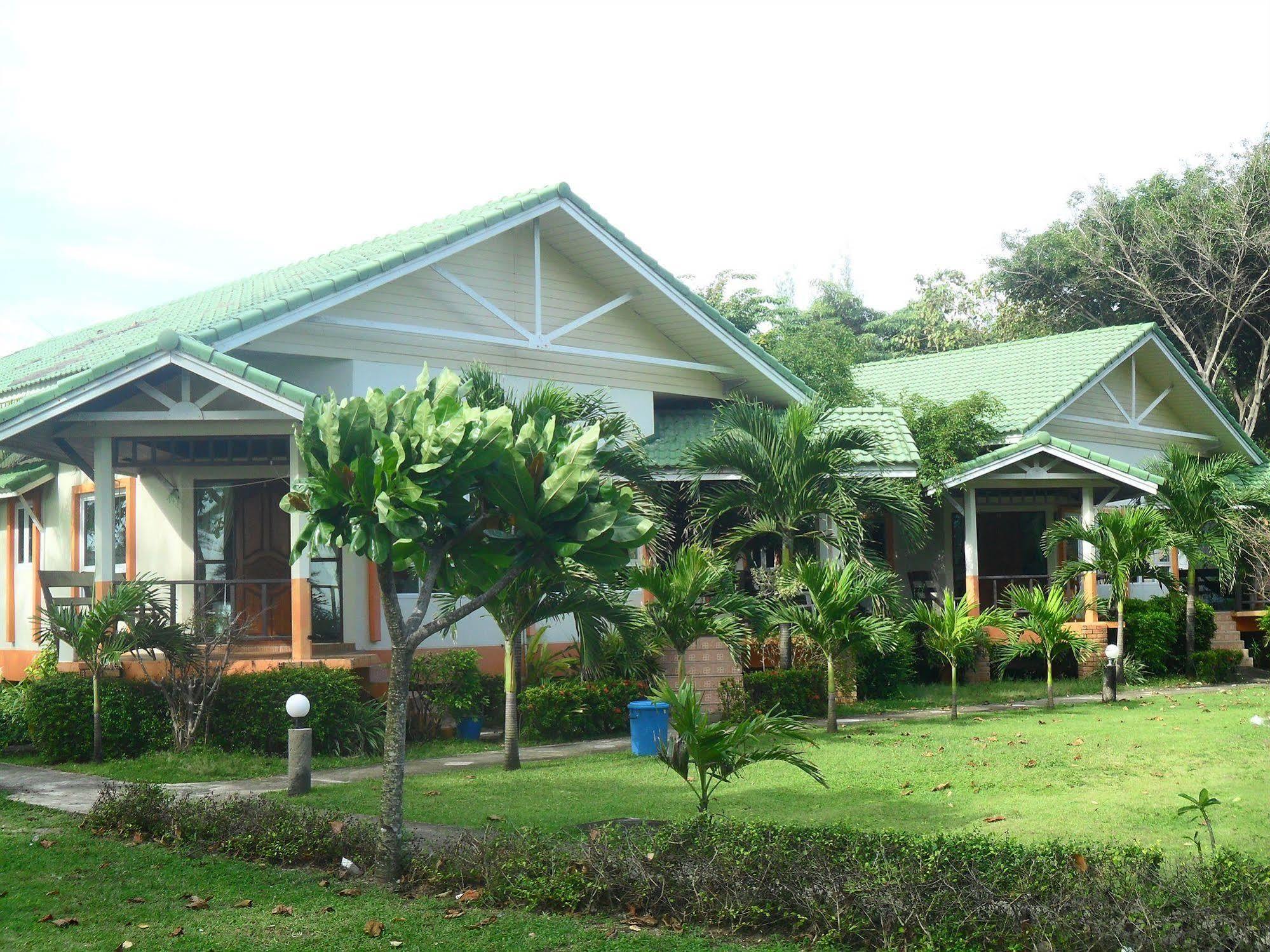 Lanta Palm Beach Resort , Beach Bungalow - Koh Lanta Exterior foto