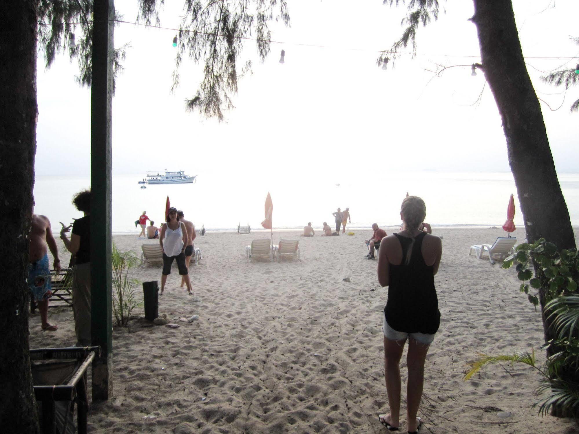 Lanta Palm Beach Resort , Beach Bungalow - Koh Lanta Exterior foto