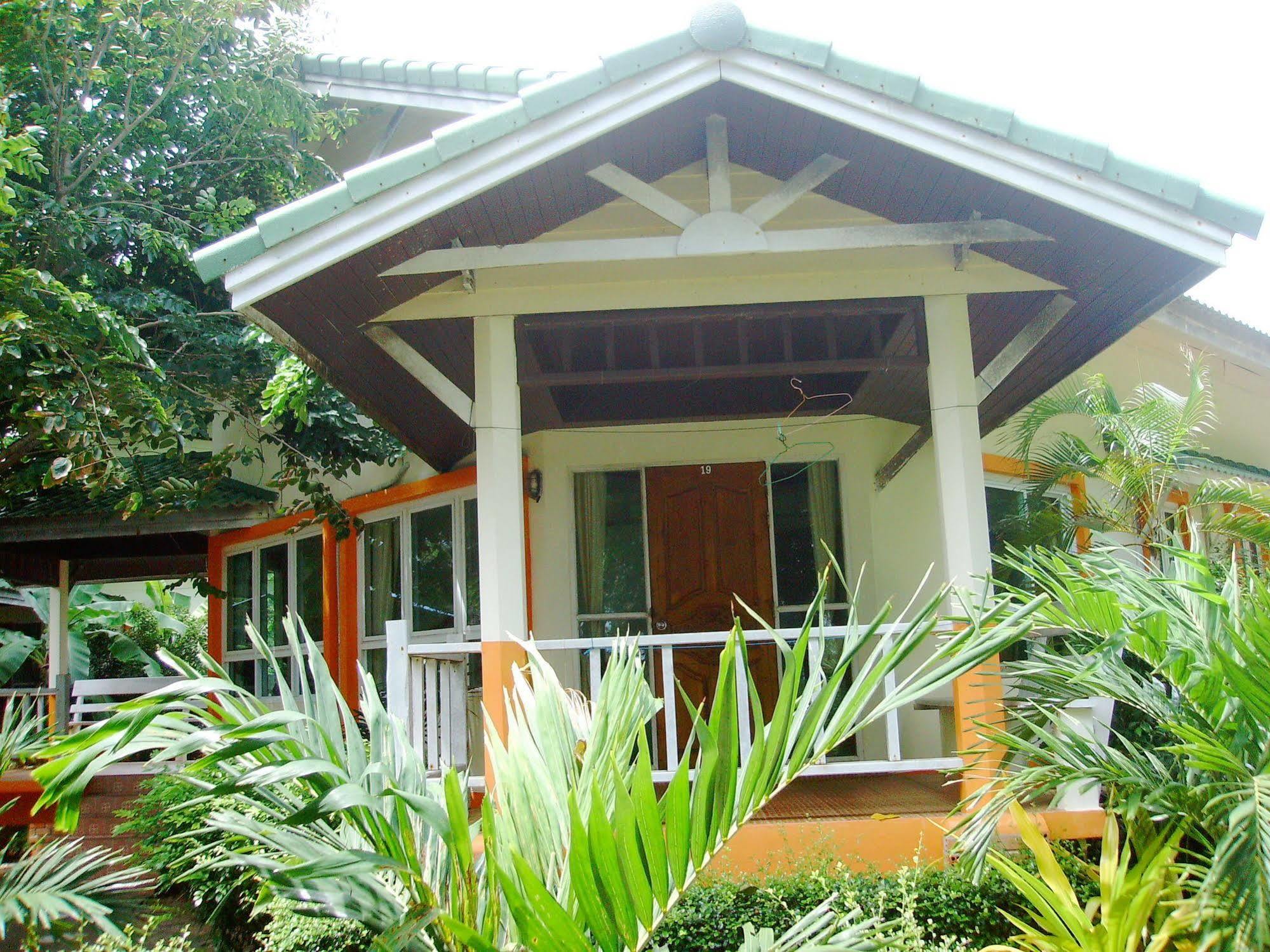 Lanta Palm Beach Resort , Beach Bungalow - Koh Lanta Exterior foto