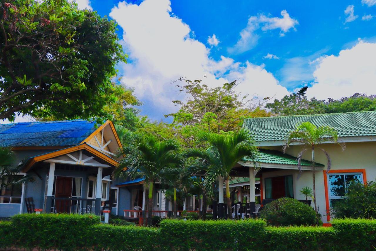 Lanta Palm Beach Resort , Beach Bungalow - Koh Lanta Exterior foto